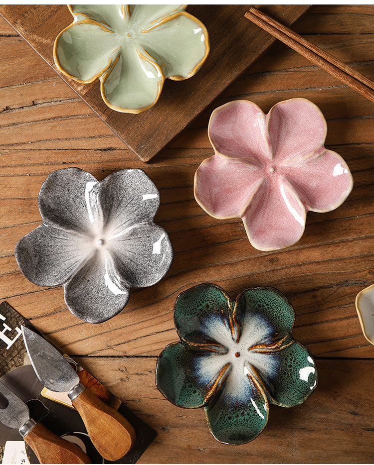 Retro Japanese Flower-Shaped Ceramic Plate