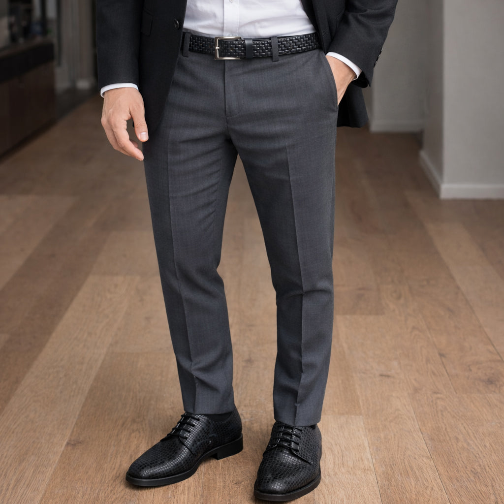 RB4028A | Men's Belt with Allover Print, Made in Italy in Genuine Vegetable-Tanned Leather. Satin Silver-Finish Buckle. Black. Dimensions: 125 x 3.5 x 0.5 cm (waistline 110 cm).