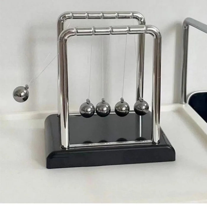 Newton's Cradle Desk Pendulum