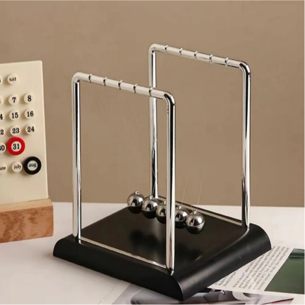 Newton's Cradle Desk Pendulum